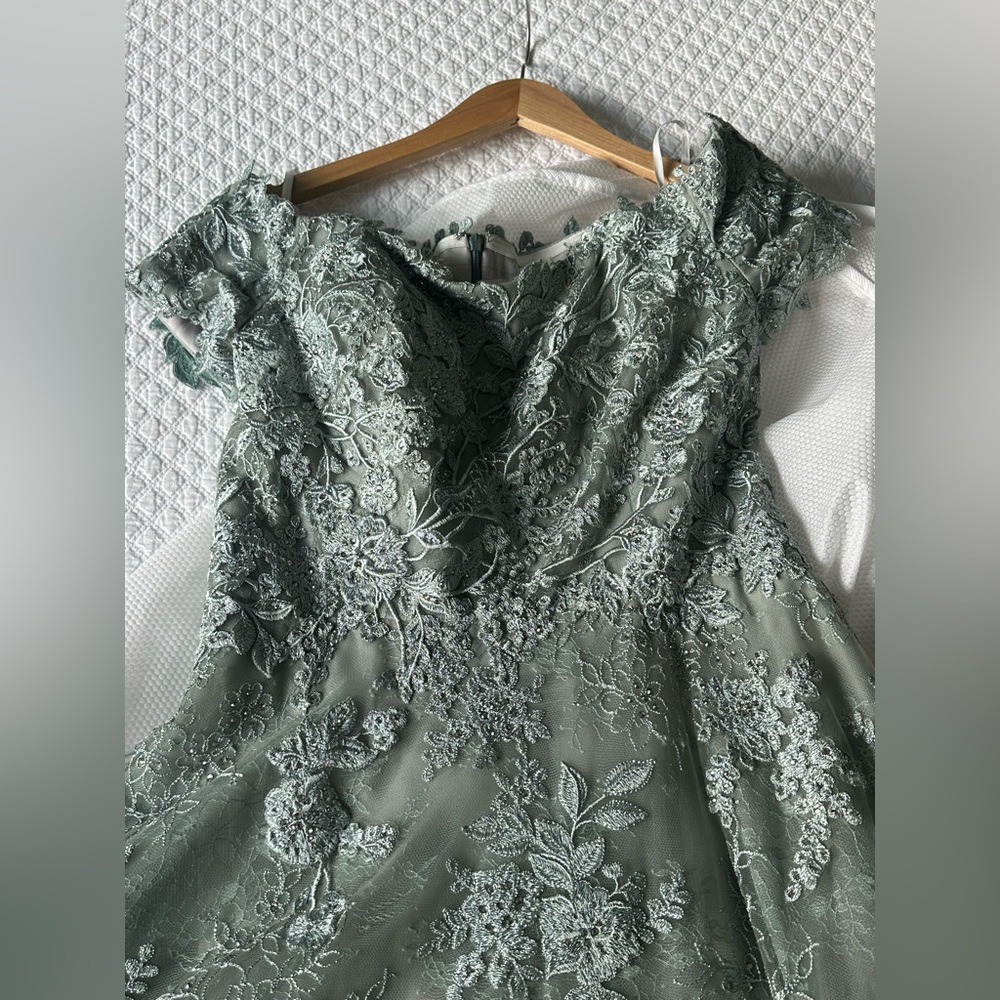 LARA 29122 Silver Sage Off-Shoulder Women’s Lace Embroidered Formal Dress Sz 10 - Picture 7 of 10